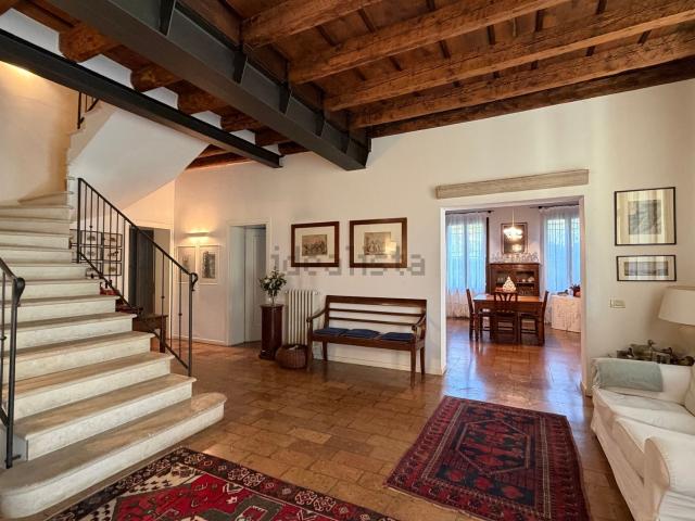 Case e ville in vendita di 450 m² in Via Campolongo