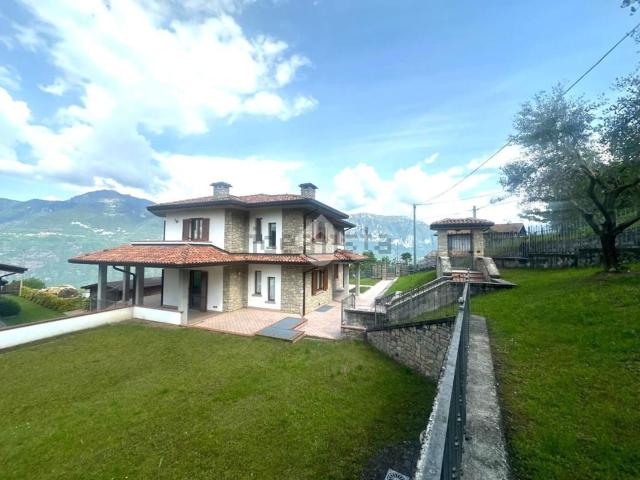 Case e ville in vendita di 450 m² in Via Case Pedri