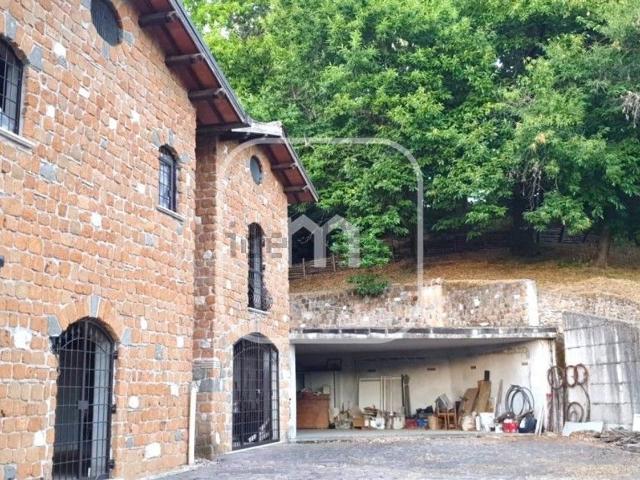 Case e ville in vendita di 450 m² in Via Casilina