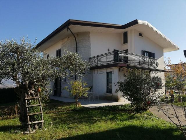 Case e ville in vendita di 450 m² in Via Castagneto, 13