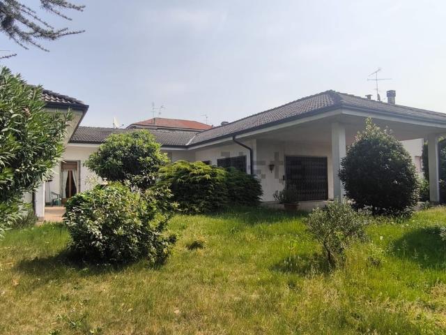 Case e ville in vendita di 450 m² in Via Cervino