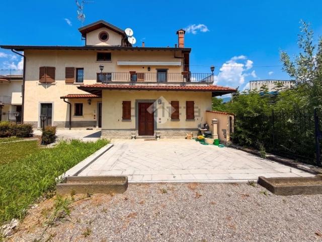 Case e ville in vendita di 450 m² in Via Cesare Battisti, 1