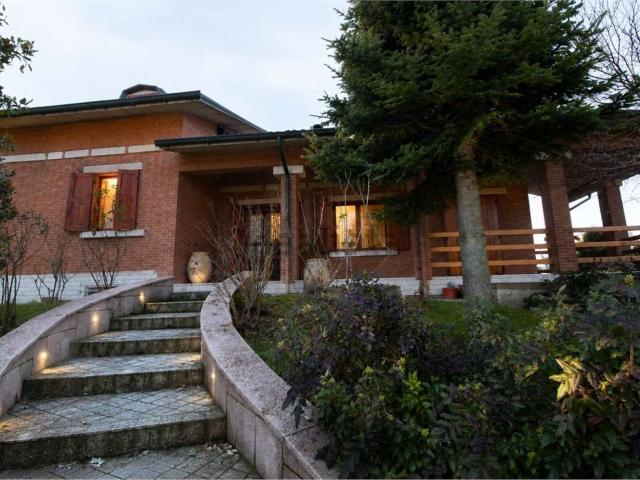 Case e ville in vendita di 450 m² in Via Claudia, 171