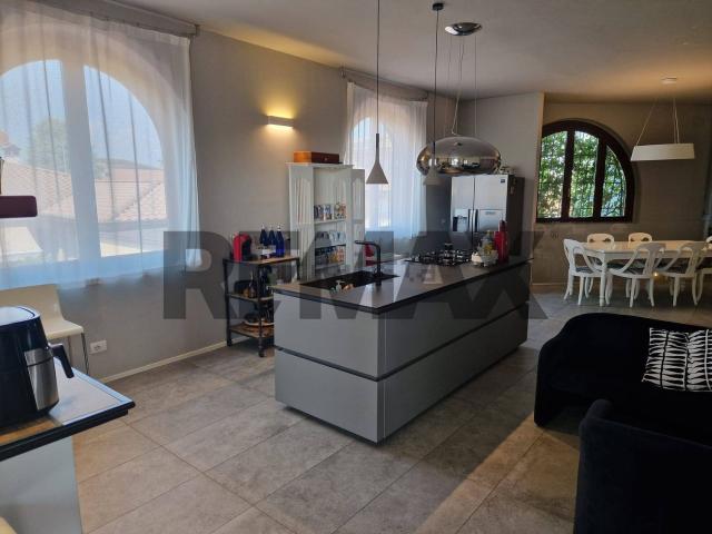 Case e ville in vendita di 450 m² in Via Antonio Gramsci, 3