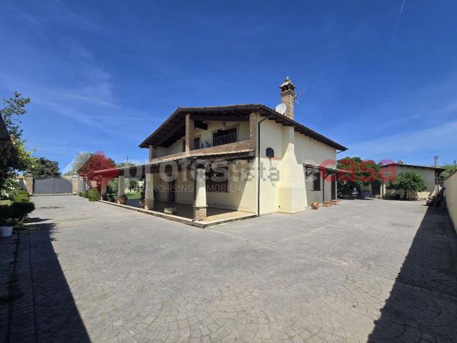 Case e ville in vendita di 450 m² in Via Albucceto, 4