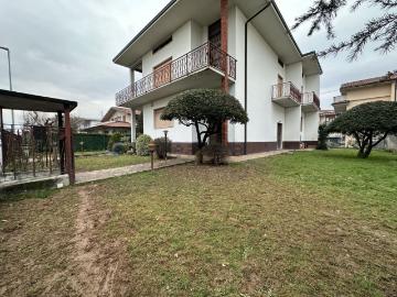 Case e ville in vendita di 450 m² in Via Aristide Pesenti