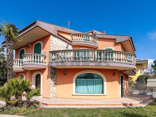 Case e ville in vendita di 450 m² in Via Australia, 42