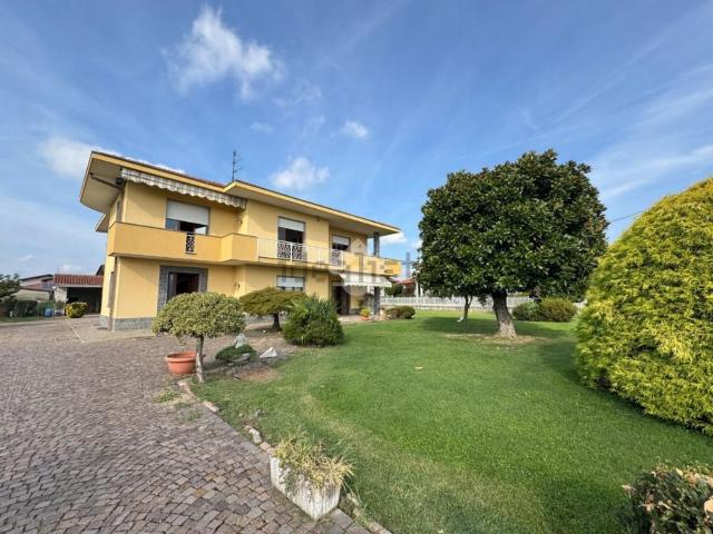Case e ville in vendita di 450 m² in Via Borzighella, 13