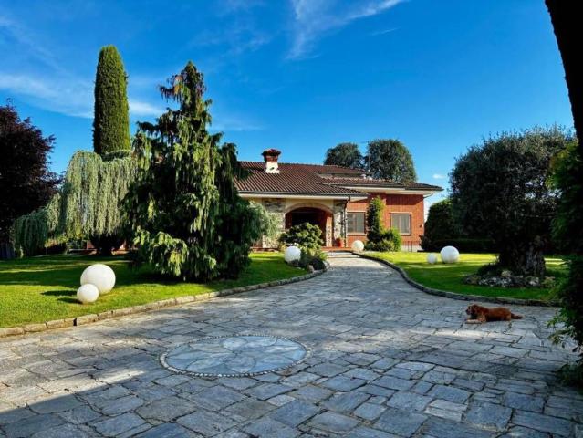 Case e ville in vendita di 450 m² in Via Brusnengo