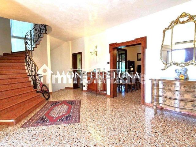Case e ville in vendita di 450 m² in Via Gorghesana