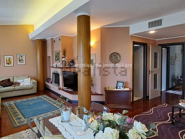 Case e ville in vendita di 450 m² in Via Giosuè Carducci
