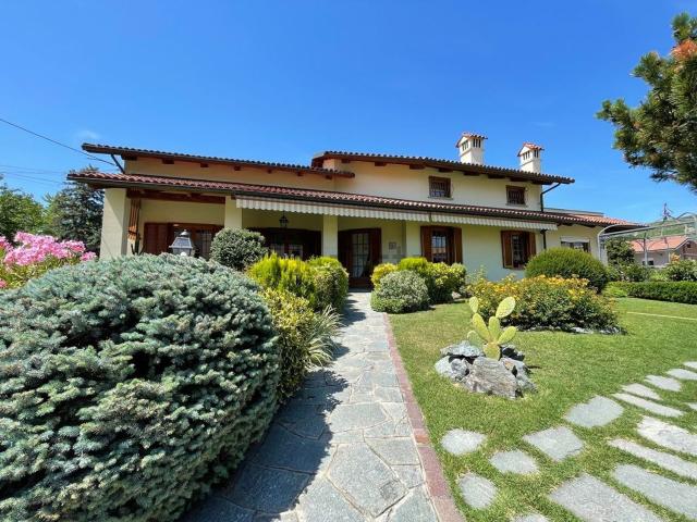 Case e ville in vendita di 450 m² in Via Giovanni Borgno, 8