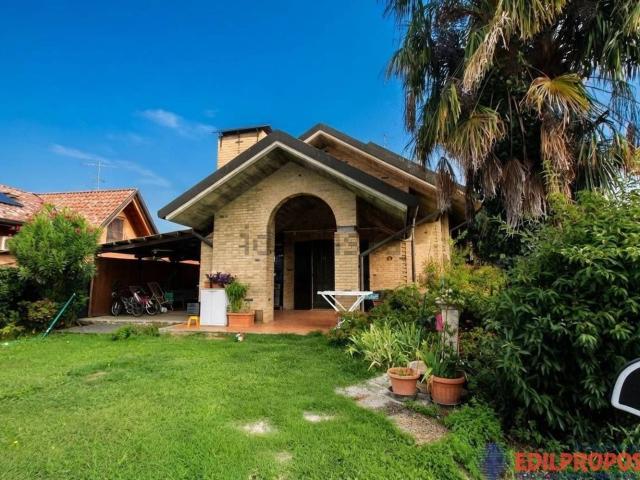 Case e ville in vendita di 450 m² in Via D. Padovan, 3