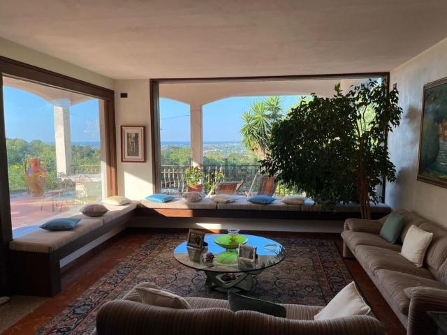 Case e ville in vendita di 450 m² in Via Dante Alighieri