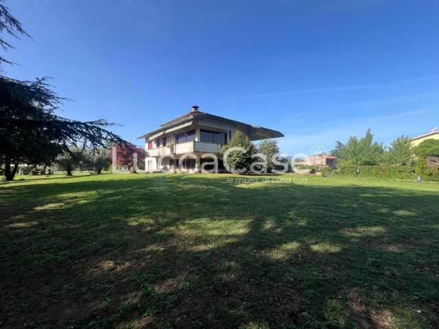 Case e ville in vendita di 450 m² in Via dei Paladini, 1400