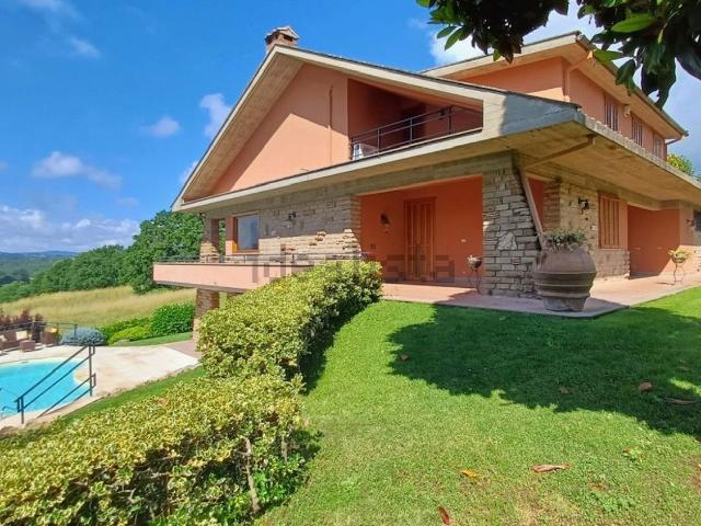 Case e ville in vendita di 450 m² in Via dei Tirreni