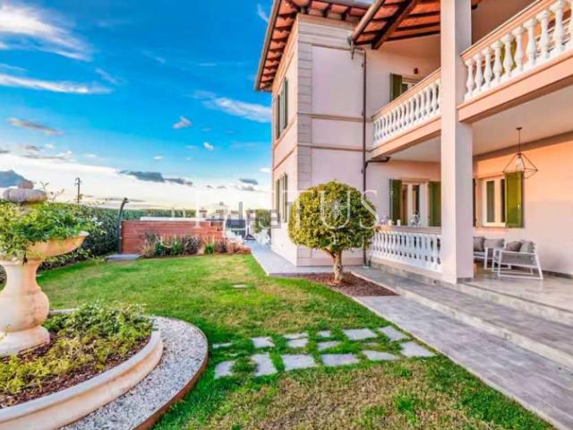 Case e ville in vendita di 450 m² in Via del Capannone