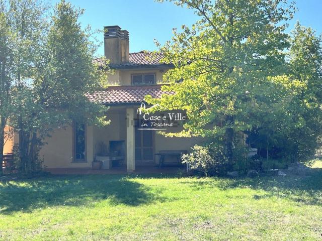 Case e ville in vendita di 450 m² in Via delle Magnolie, 7