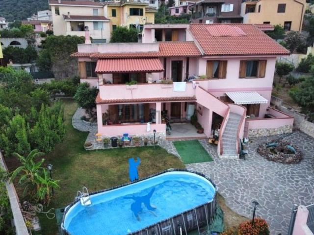 Case e ville in vendita di 450 m² in Via delle Vigne