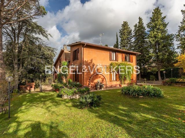 Case e ville in vendita di 450 m² in Via di Grottefranca