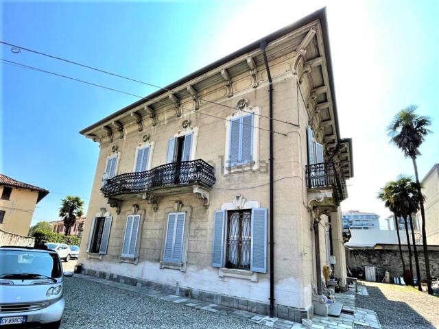 Case e ville in vendita di 450 m² in Via Felice Cavalotti