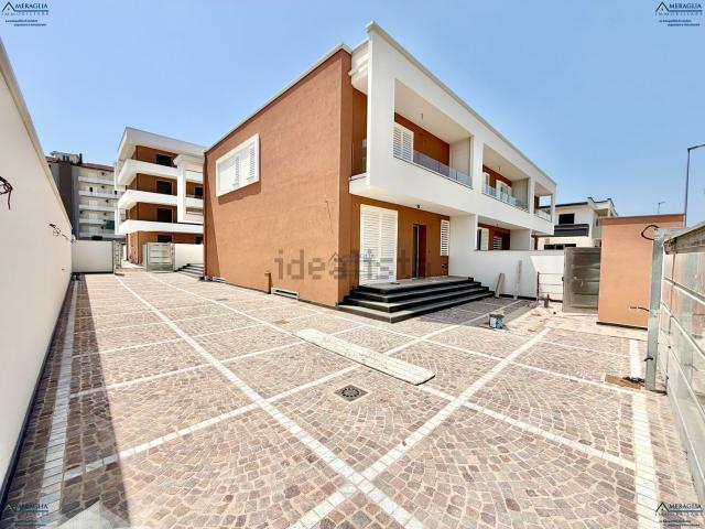Case e ville in vendita di 450 m² in Via Francesco Saverio Nitti