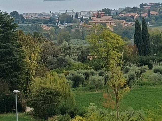 Case e ville in vendita di 450 m² in Via Lago Lucone