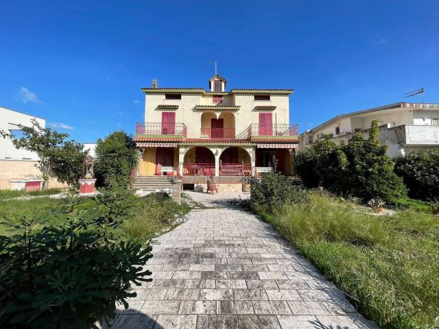 Case e ville in vendita di 450 m² in Via Lama
