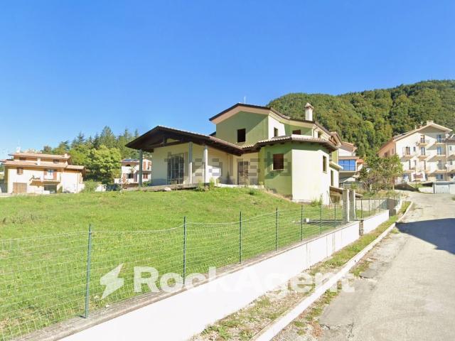 Case e ville in vendita di 450 m² in Via Mazzini