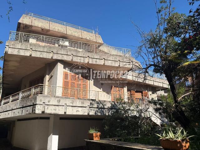Case e ville in vendita di 450 m² in Via Marciotti, 10