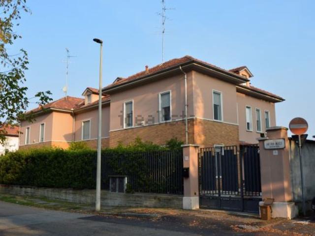 Case e ville in vendita di 450 m² in Via meucci, 13