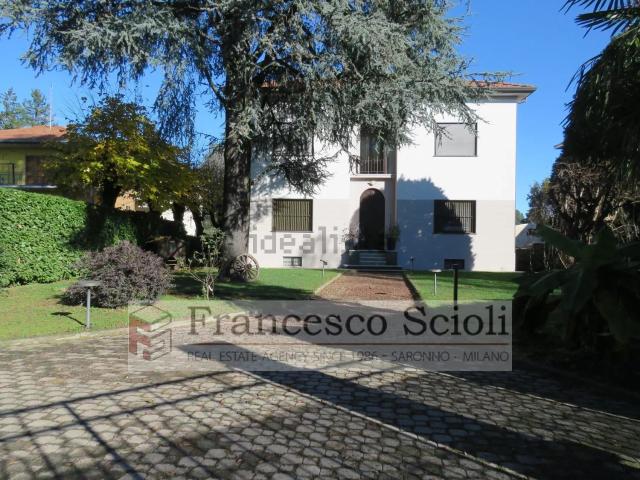 Case e ville in vendita di 450 m² in Via Novara, 17