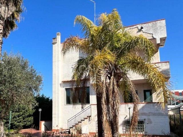 Case e ville in vendita di 450 m² in Via Nazionale, 8