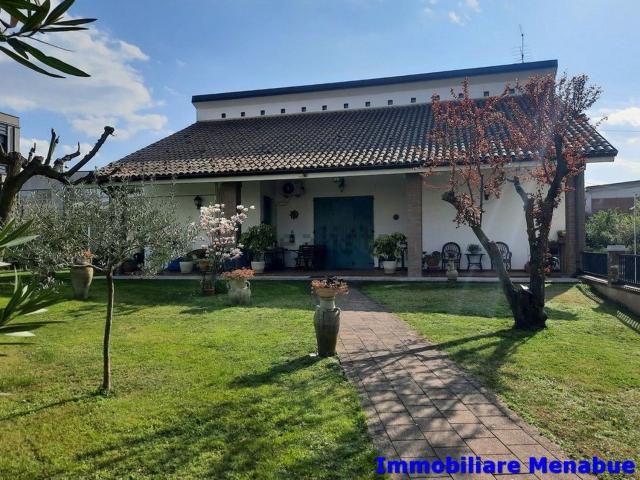 Case e ville in vendita di 450 m² in Via Negrelli