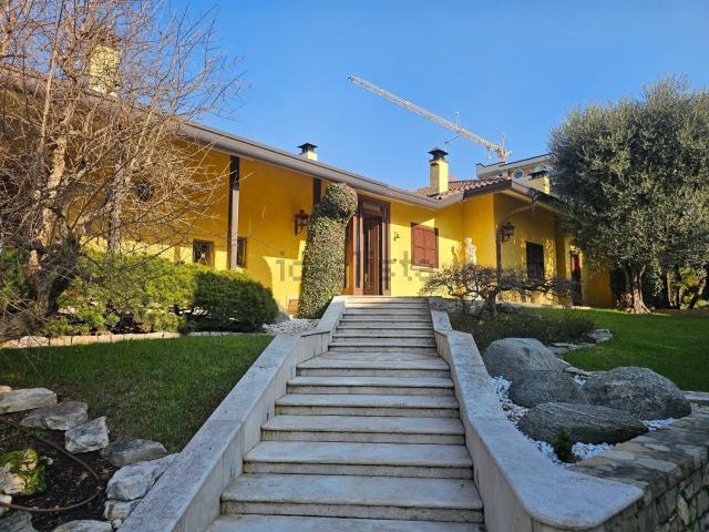 Case e ville in vendita di 450 m² in Via Sorte