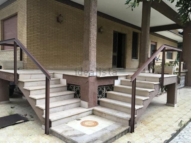 Case e ville in vendita di 450 m² in Via Sferracavallo, 99