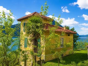Case e ville in vendita di 450 m² in Via statale