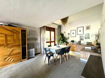Case e ville in vendita di 450 m² in Via Poggiole, 4