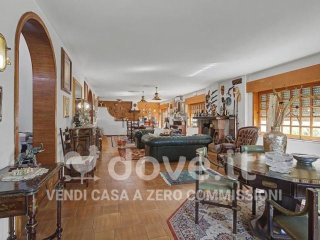 Case e ville in vendita di 450 m² in Via Paolo Borsellino, 59