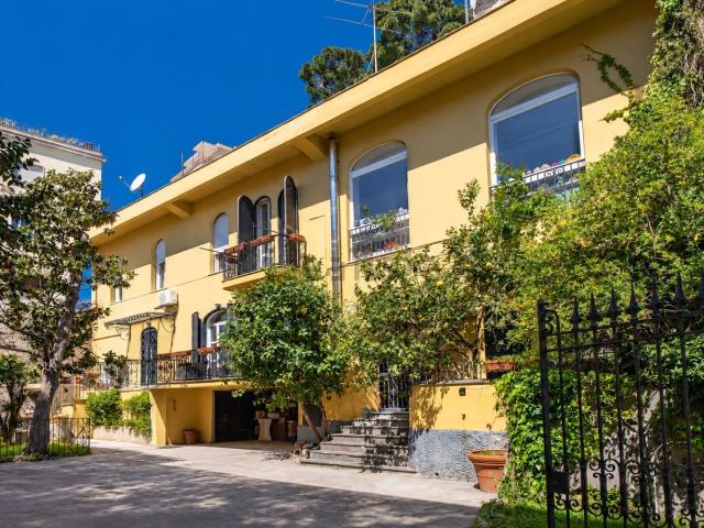 Case e ville in vendita di 450 m² in Via Parco Grifeo, 13