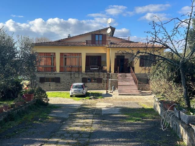 Case e ville in vendita di 450 m² in Via Prati Lunghi