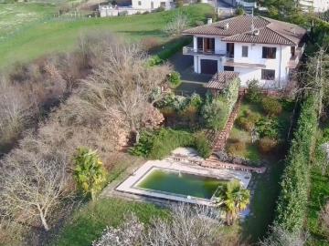 Case e ville in vendita di 450 m² in Via Roma