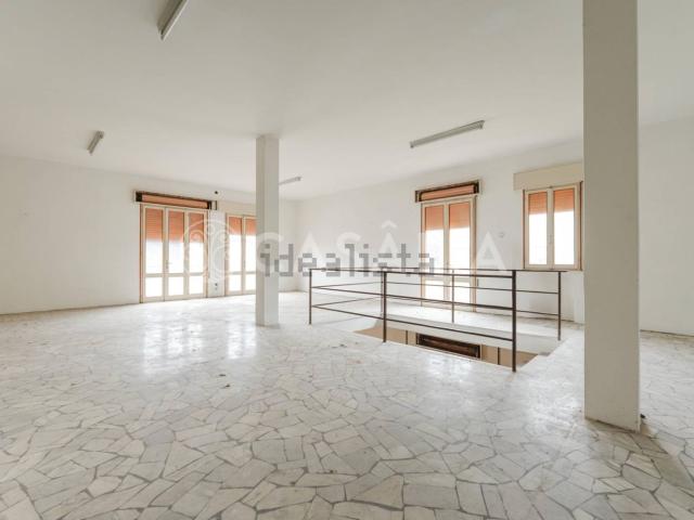 Case e ville in vendita di 450 m² in Via Roma, 76