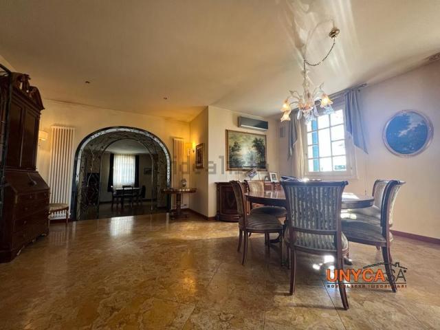 Case e ville in vendita di 450 m² in Via Roma