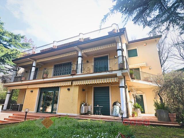 Case e ville in vendita di 450 m² in Via Raniero Gigliarelli