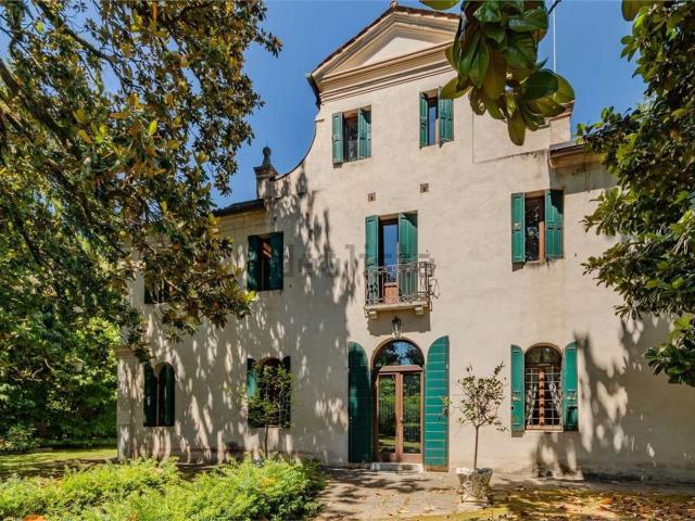 Case e ville in vendita di 450 m² in Via Trezzo di Carpenedo