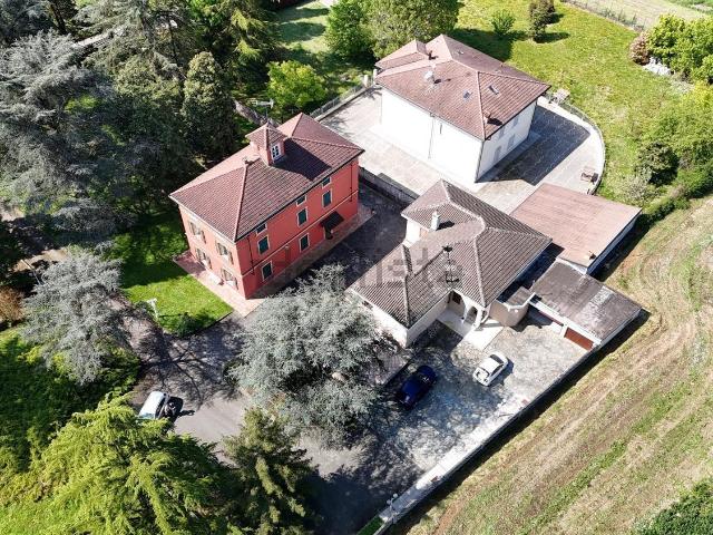 Case e ville in vendita di 450 m² in Via Valmigliaro, 4