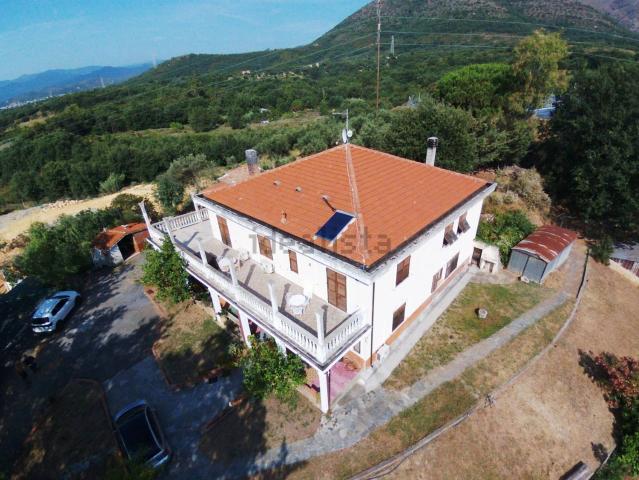 Case e ville in vendita di 450 m² in Via Vecchia di Peagna, 1
