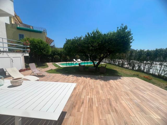 Case e ville in vendita di 450 m² in Via Vecchia San Gennaro, 76