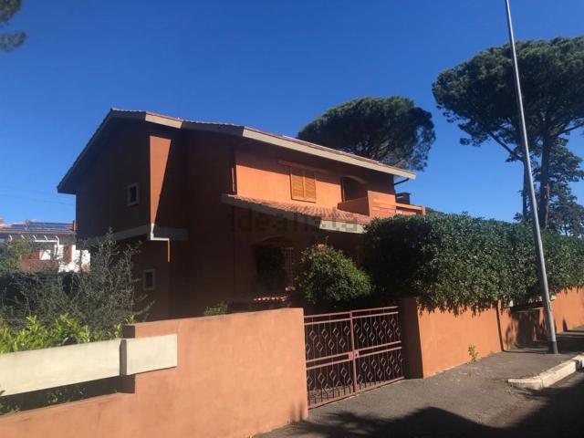 Case e ville in vendita di 450 m² in Via VESUVIO, 6